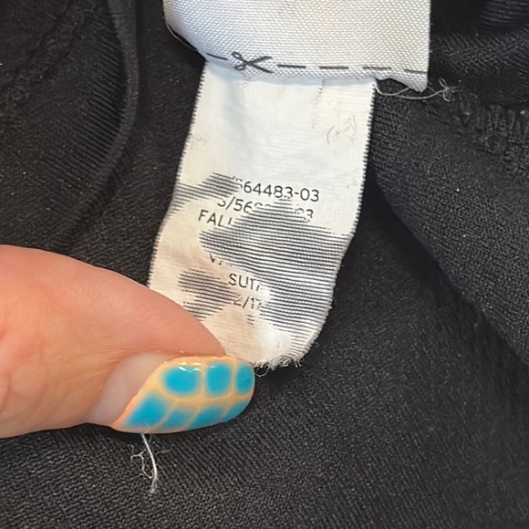 GAP Black and White Short Sleeve Tee with Signature Logo - Picture 4 of 10